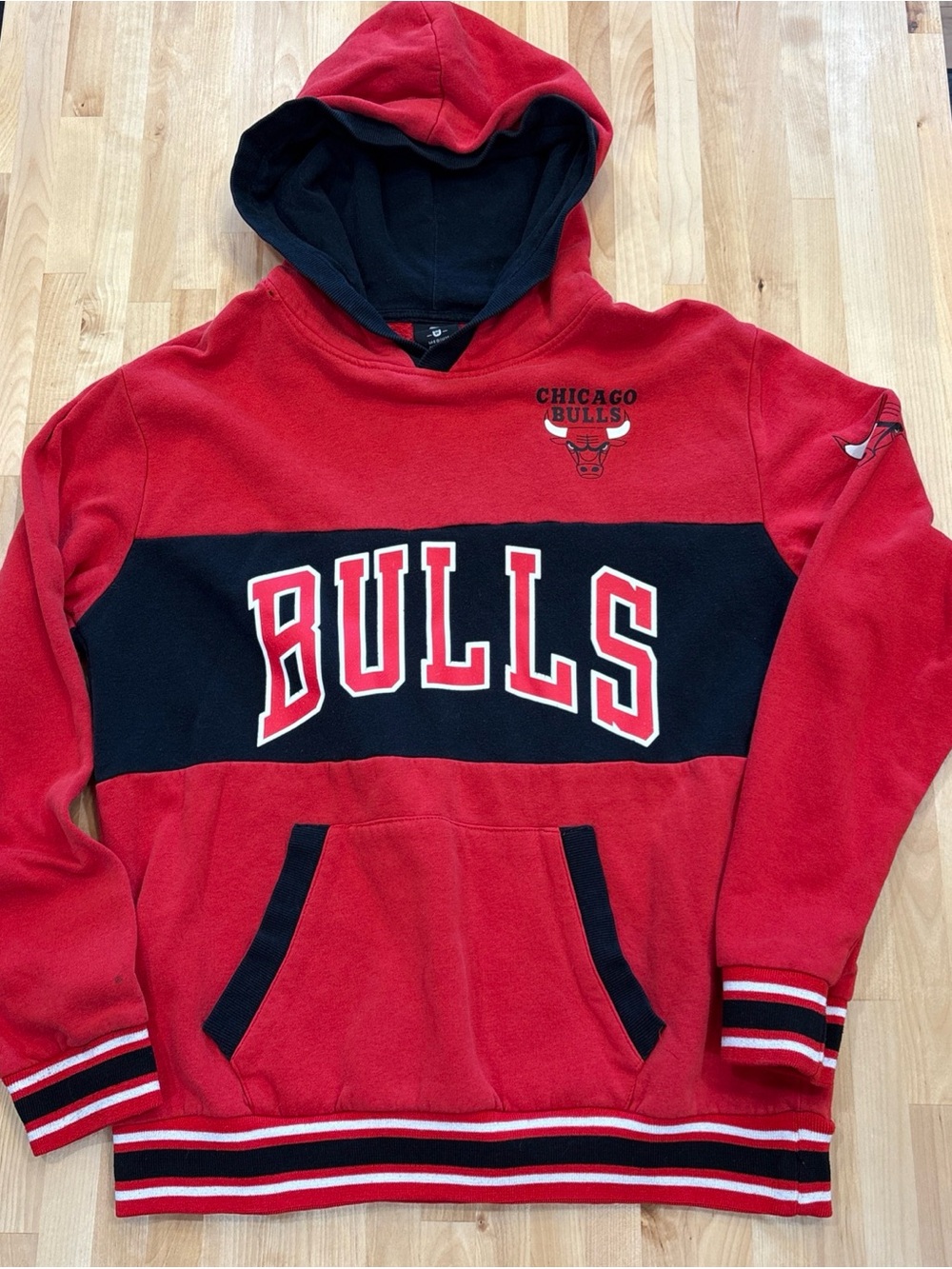 NBA Chicago bulls  hoodie size M Red Black striped cuffs/hem kangaroo pocket